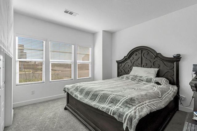 102 E Tyler Avenue, Visalia, CA 93291