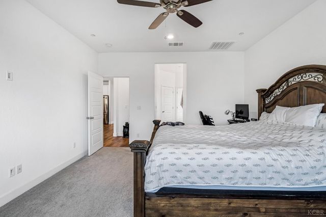 102 E Tyler Avenue, Visalia, CA 93291