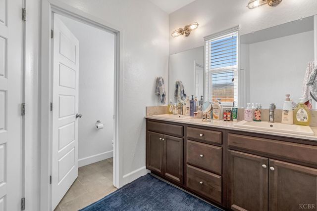 102 E Tyler Avenue, Visalia, CA 93291