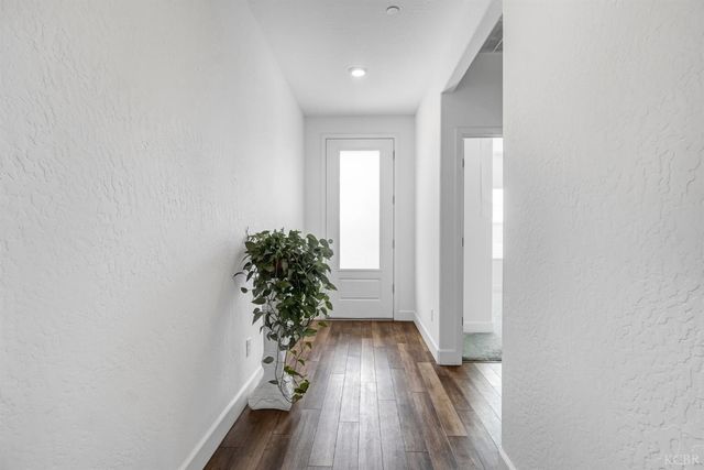 102 E Tyler Avenue, Visalia, CA 93291