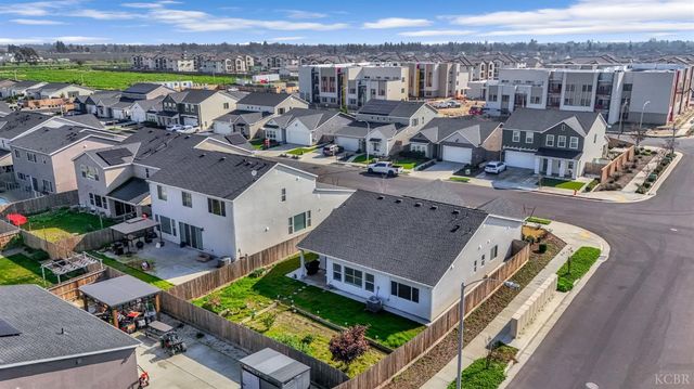 102 E Tyler Avenue, Visalia, CA 93291