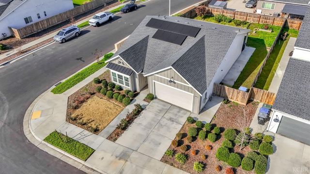 102 E Tyler Avenue, Visalia, CA 93291