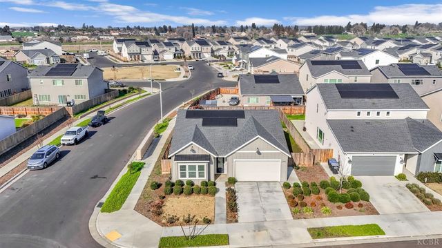 102 E Tyler Avenue, Visalia, CA 93291