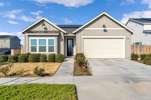 102 E Tyler Avenue, Visalia, CA 93291