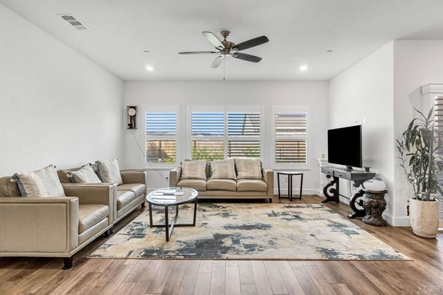 102 E Tyler Avenue, Visalia, CA 93291