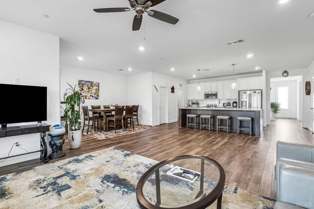 102 E Tyler Avenue, Visalia, CA 93291