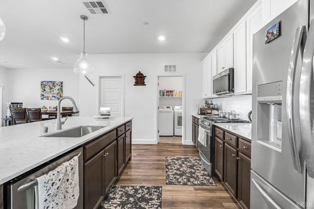 102 E Tyler Avenue, Visalia, CA 93291