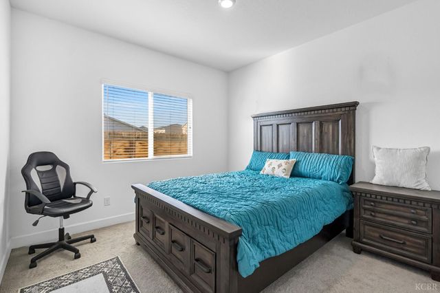 102 E Tyler Avenue, Visalia, CA 93291