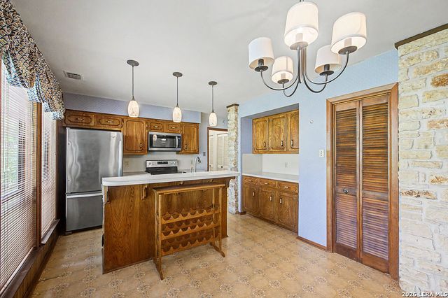 25 SHADY GROVE LN, Wimberley, TX 78676