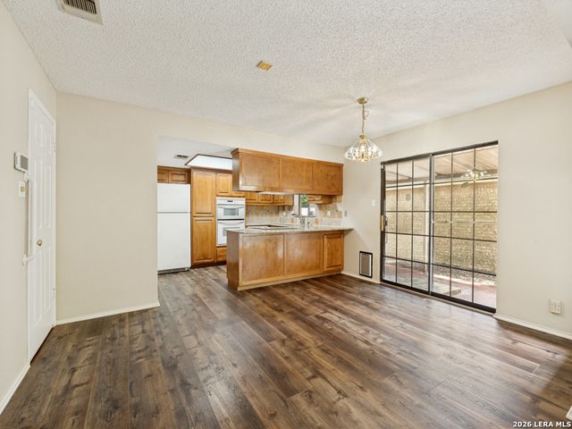 812 ROBERT DERRICK DR, Schertz, TX 78154