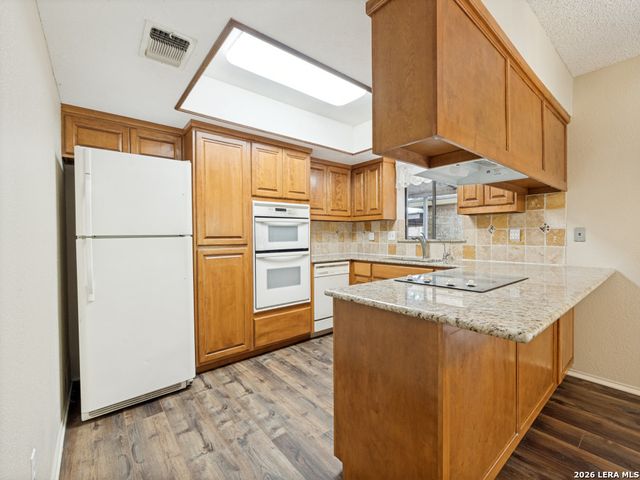 812 ROBERT DERRICK DR, Schertz, TX 78154