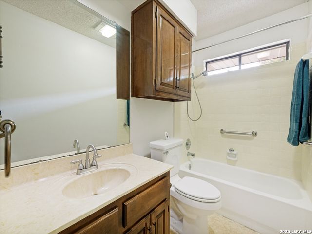 812 ROBERT DERRICK DR, Schertz, TX 78154