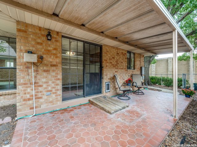812 ROBERT DERRICK DR, Schertz, TX 78154