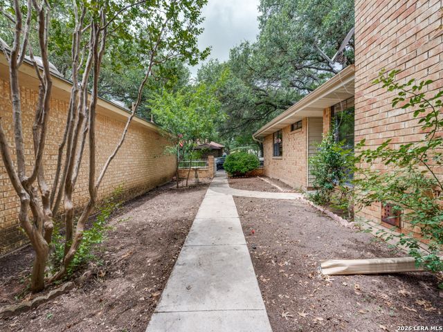 812 ROBERT DERRICK DR, Schertz, TX 78154