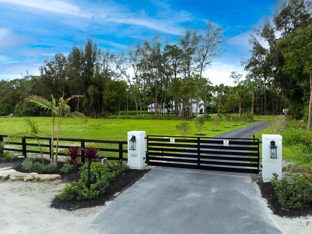 1201 F Road, Loxahatchee Groves, FL 33470