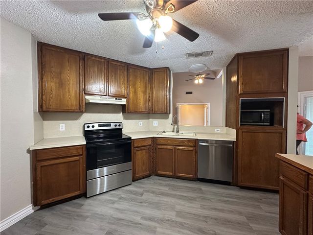 2429 Woodway Dr, Corpus Christi, TX 78414