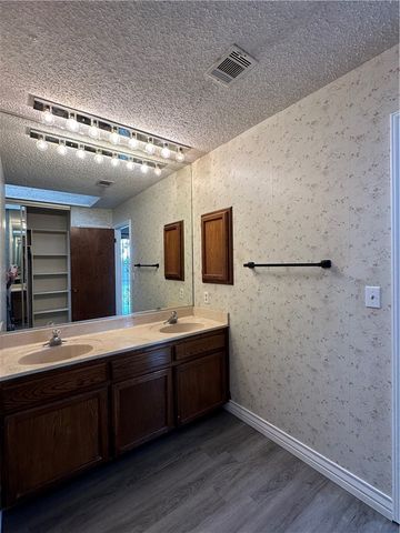2429 Woodway Dr, Corpus Christi, TX 78414