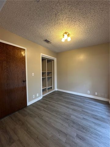 2429 Woodway Dr, Corpus Christi, TX 78414