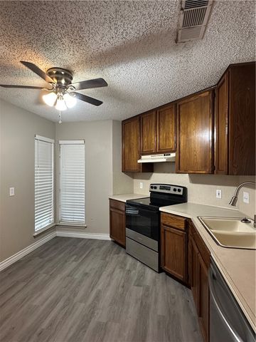 2429 Woodway Dr, Corpus Christi, TX 78414