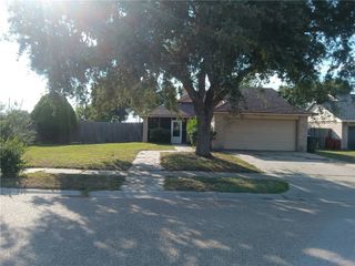 2429 Woodway Dr, Corpus Christi, TX 78414