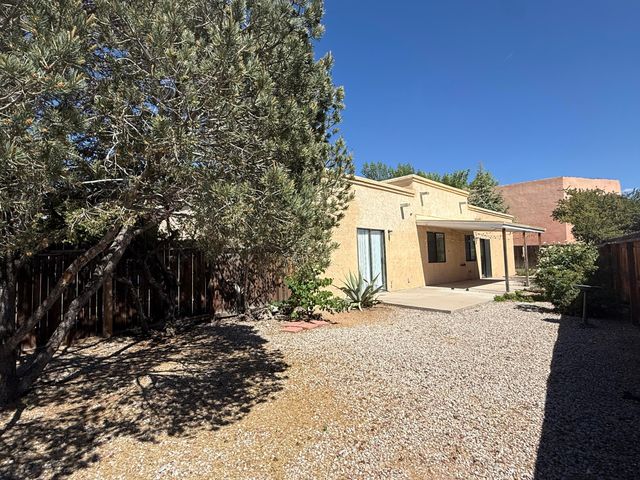 7200 Whippoorwill Lane NE, Albuquerque, NM 87109