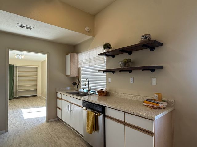 7200 Whippoorwill Lane NE, Albuquerque, NM 87109