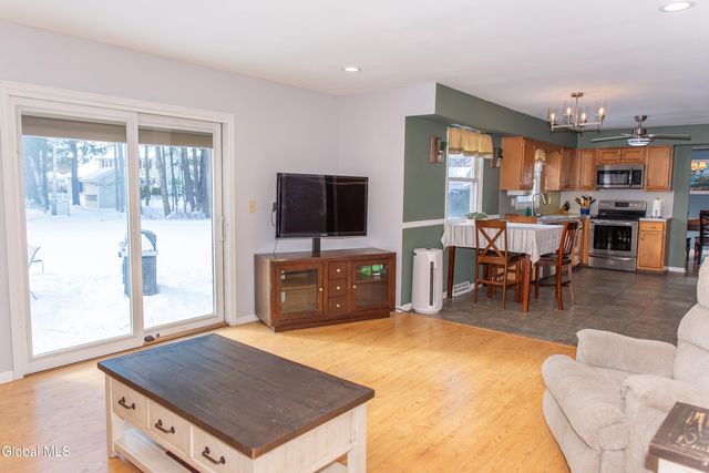 307 Debbie Drive, Rotterdam, NY 12306