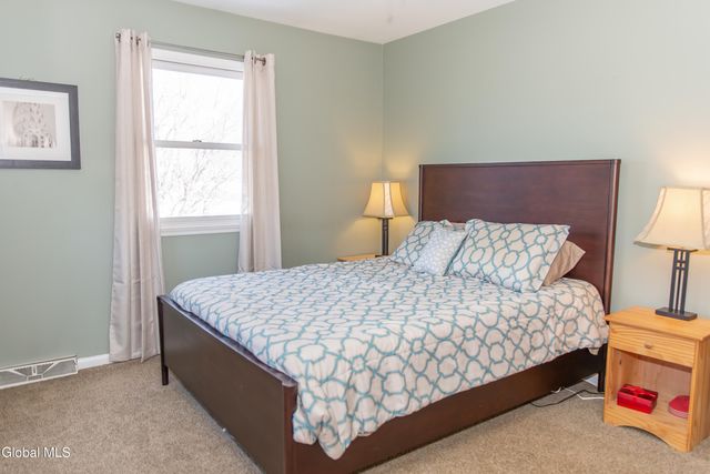 307 Debbie Drive, Rotterdam, NY 12306