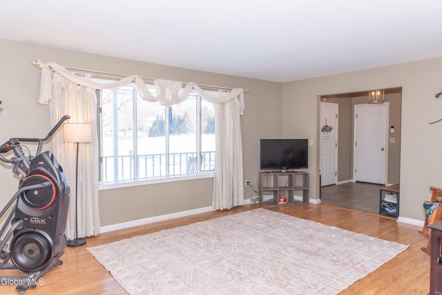 307 Debbie Drive, Rotterdam, NY 12306