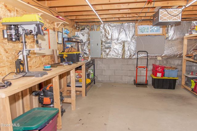 307 Debbie Drive, Rotterdam, NY 12306