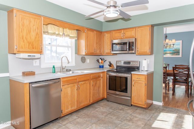 307 Debbie Drive, Rotterdam, NY 12306