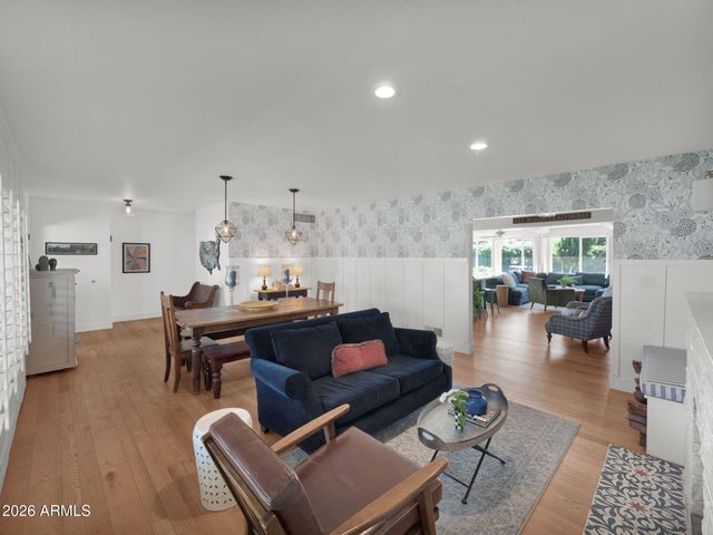 223 W AUGUSTA Avenue, Phoenix, AZ 85021