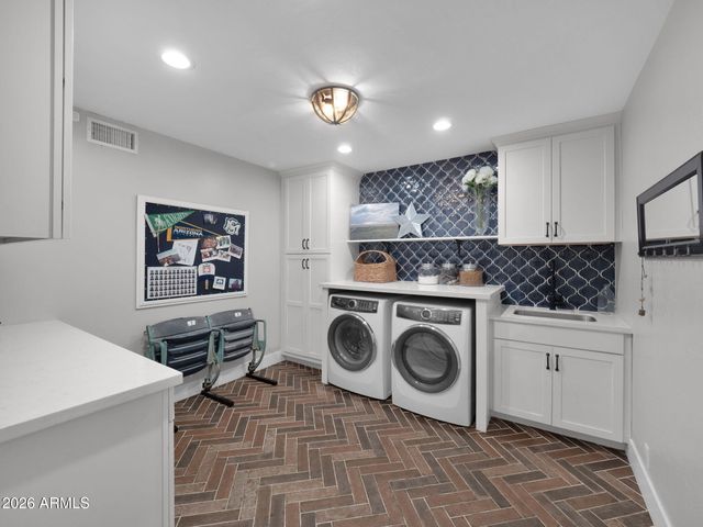 223 W AUGUSTA Avenue, Phoenix, AZ 85021