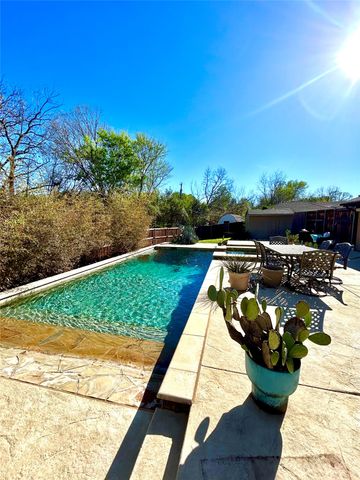 1900 Cripple Creek Drive, Euless, TX 76039