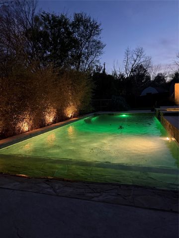 1900 Cripple Creek Drive, Euless, TX 76039