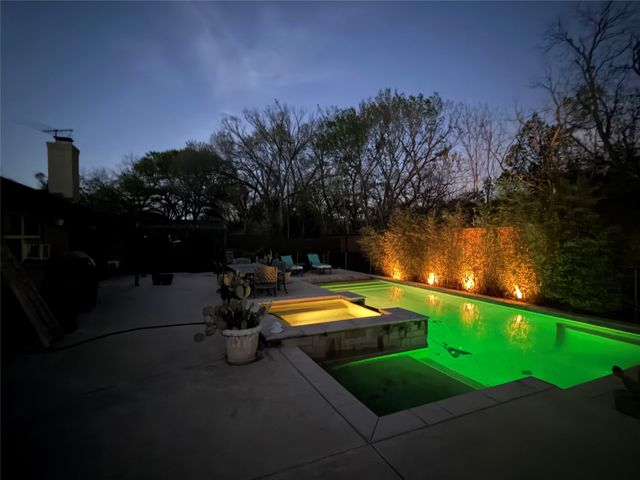 1900 Cripple Creek Drive, Euless, TX 76039