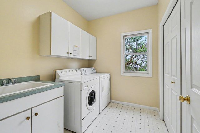 5115 Queen Victoria Lane, Kalamazoo, MI 49009