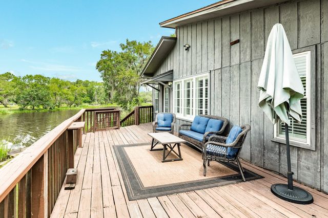 1 Buffalo Ct, Lake Jackson, TX 77566