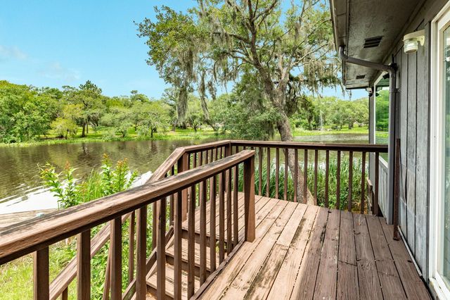 1 Buffalo Ct, Lake Jackson, TX 77566