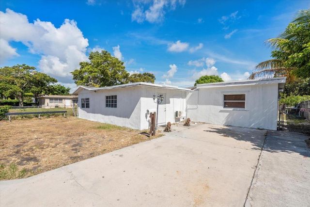 236 SW 14th Street, Dania Beach, FL 33004