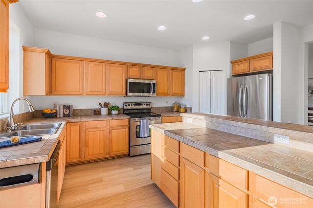 3910 61st Avenue E, Fife, WA 98424