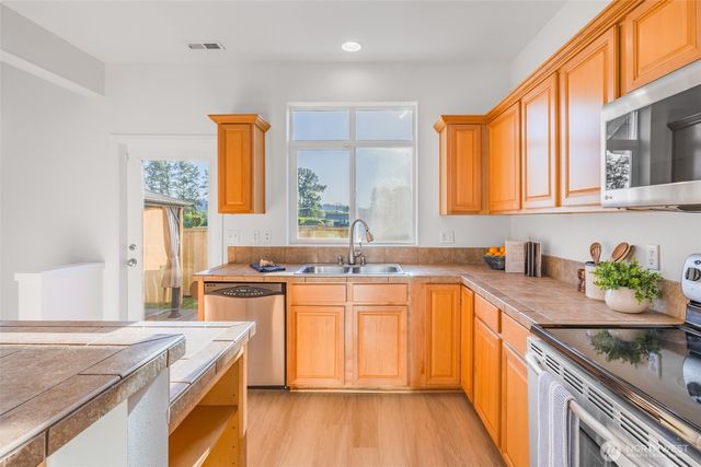 3910 61st Avenue E, Fife, WA 98424