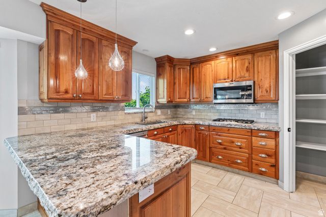 2050 W 5620 S, Taylorsville, UT 84129