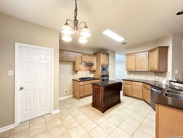9114 Rio Sedona Dam, Helotes, TX 78023