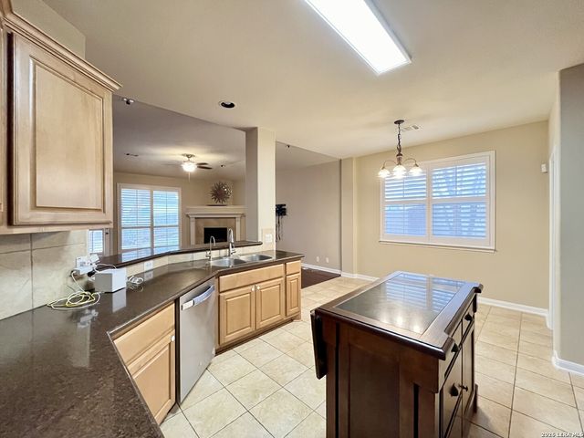 9114 Rio Sedona Dam, Helotes, TX 78023