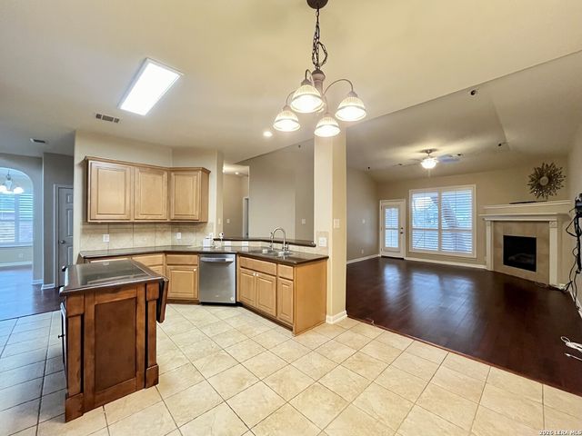 9114 Rio Sedona Dam, Helotes, TX 78023