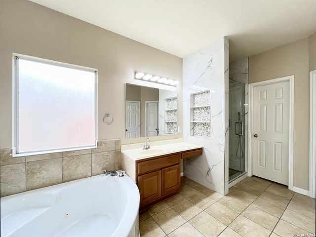 9114 Rio Sedona Dam, Helotes, TX 78023