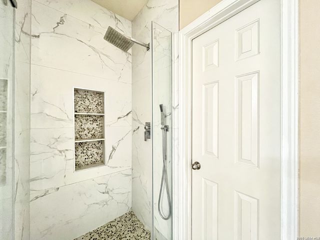 9114 Rio Sedona Dam, Helotes, TX 78023