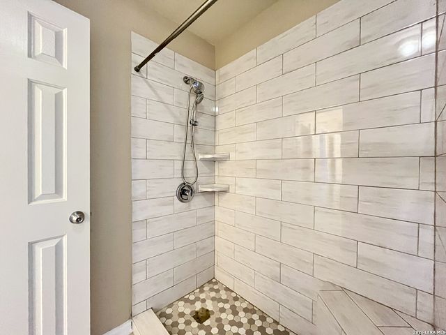 9114 Rio Sedona Dam, Helotes, TX 78023