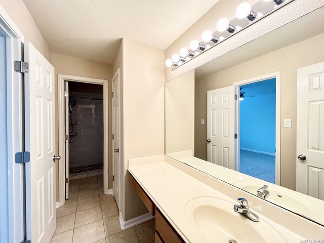 9114 Rio Sedona Dam, Helotes, TX 78023
